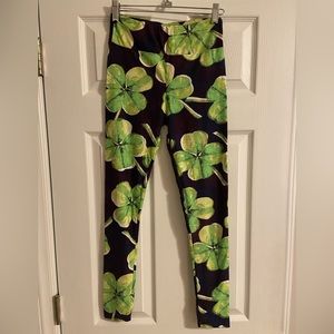 LuLaRoe O/S Shamrock Legging with deep purple background - BMWT